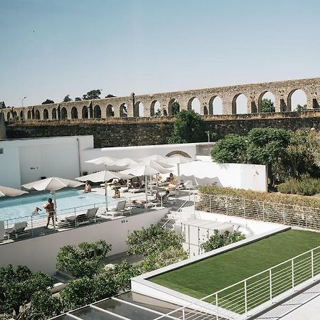 Готель M'Ar De Ar Aqueduto Евора Екстер'єр фото The pool at the Hotel Grande Bretagne