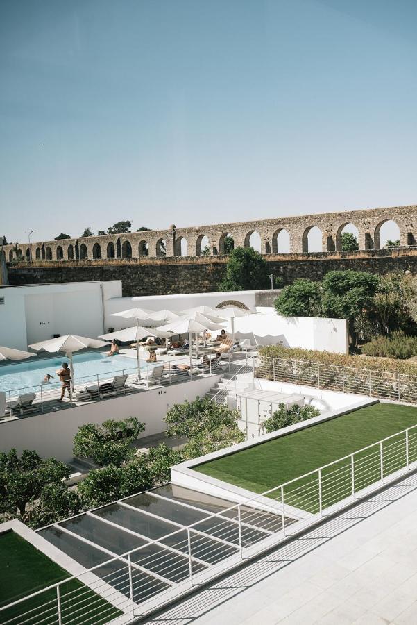 Готель M'Ar De Ar Aqueduto Евора Екстер'єр фото The pool at the Hotel Grande Bretagne