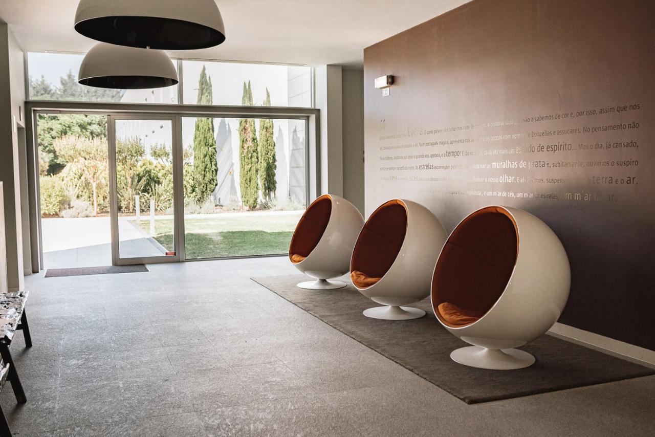 Готель M'Ar De Ar Aqueduto Евора Екстер'єр фото Ball chairs