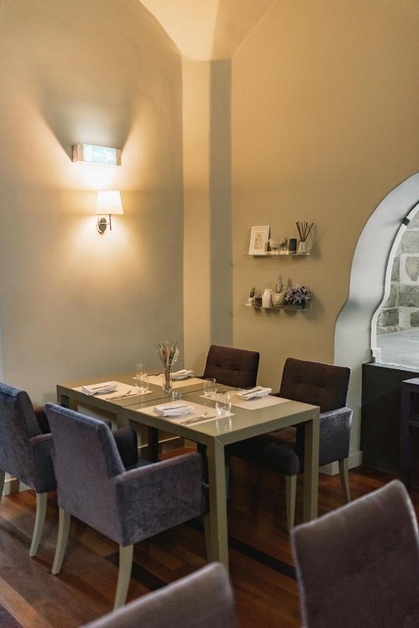 Готель M'Ar De Ar Aqueduto Евора Екстер'єр фото Restaurant "La Table d'Or"
