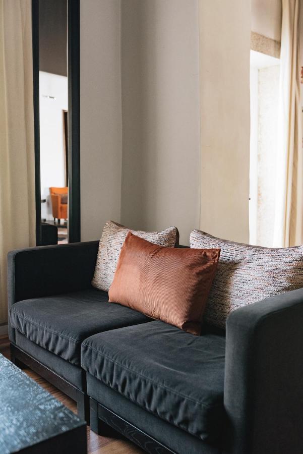 Готель M'Ar De Ar Aqueduto Евора Екстер'єр фото A throw pillow on a sofa